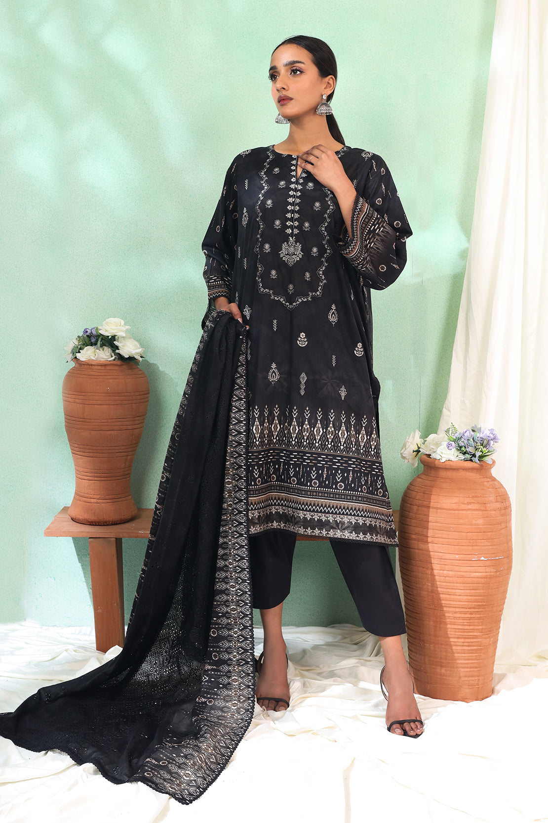 3 Piece - Embroidered Lawn - 190