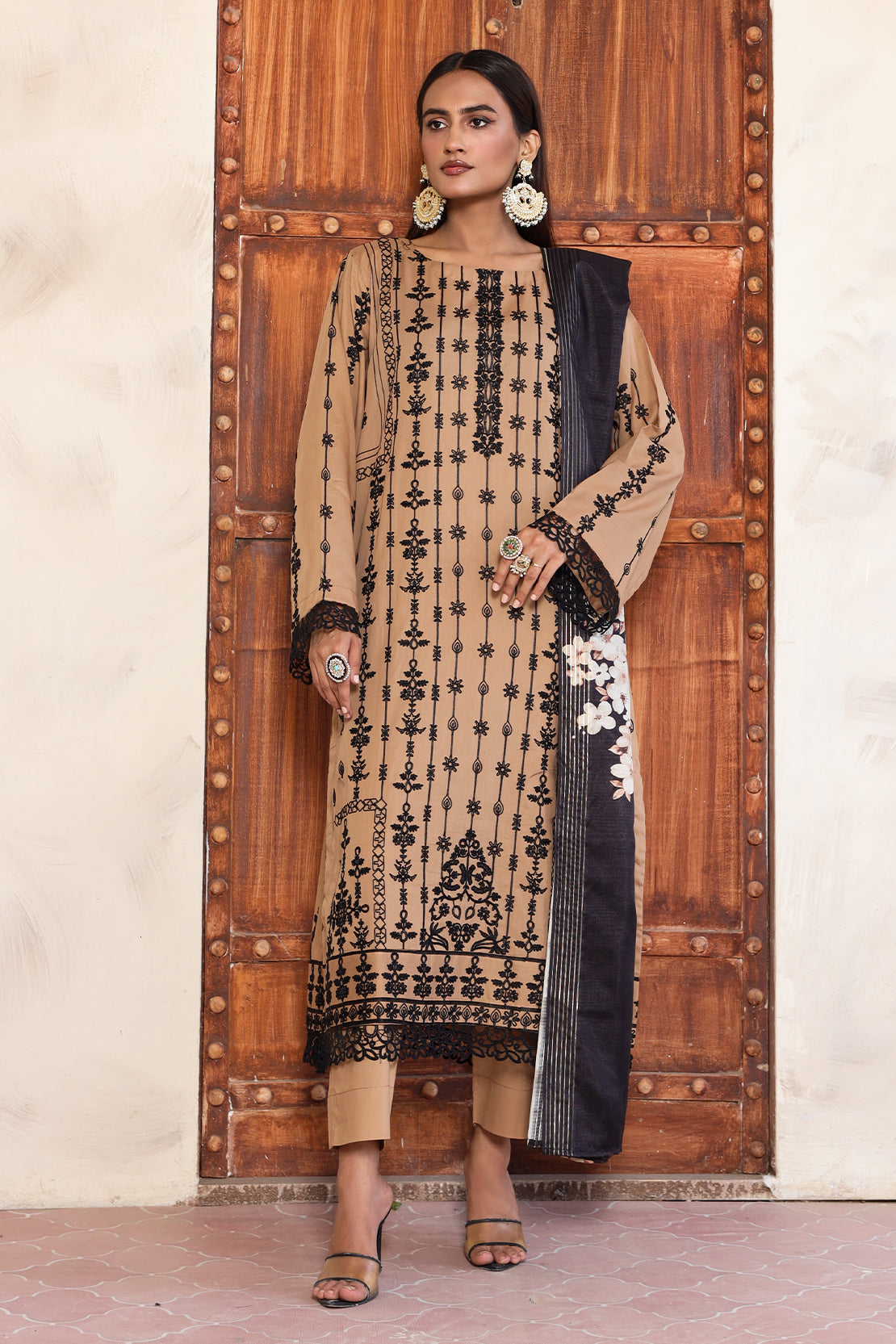 3 Piece - Embroidered Lawn - 8872