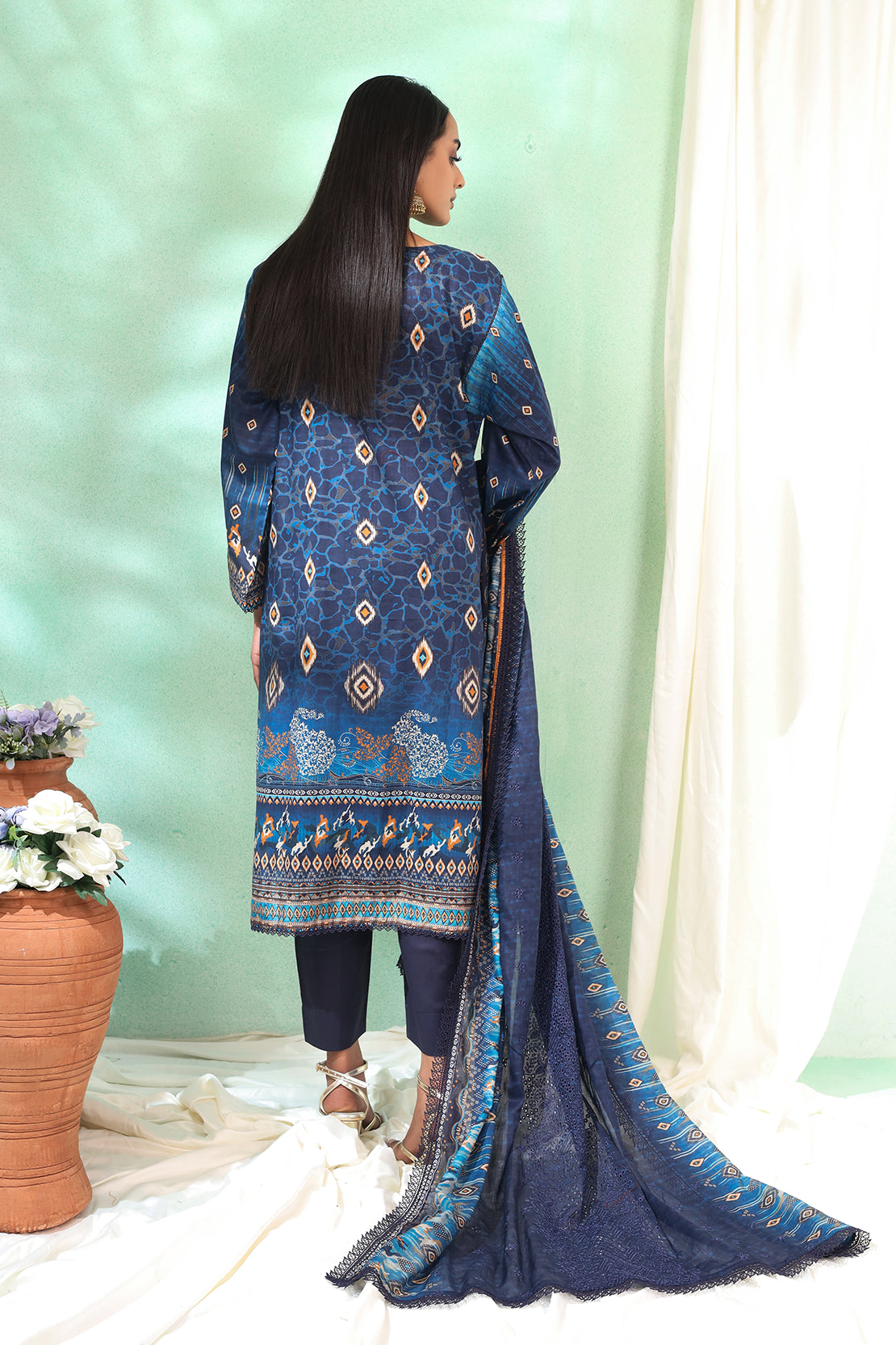 3 Piece - Embroidered Lawn - 186