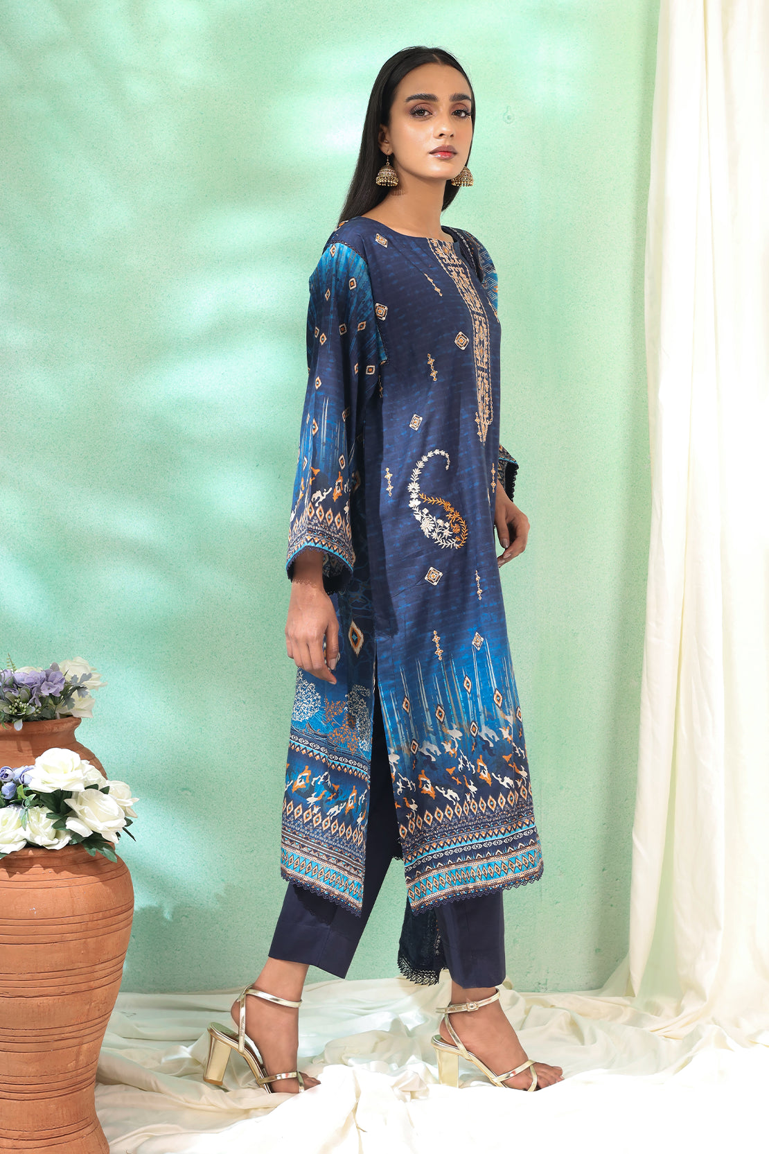 3 Piece - Embroidered Lawn - 186