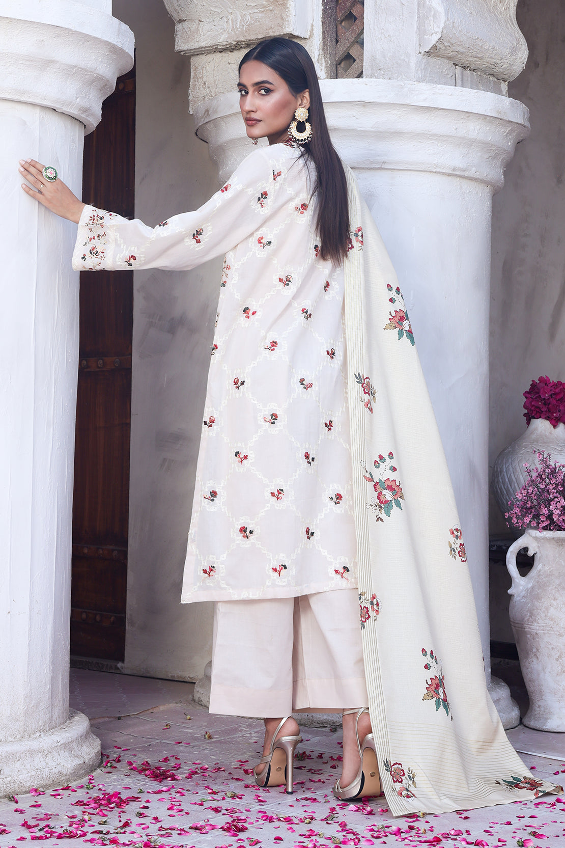 3 Piece - Embroidered Lawn - 8879