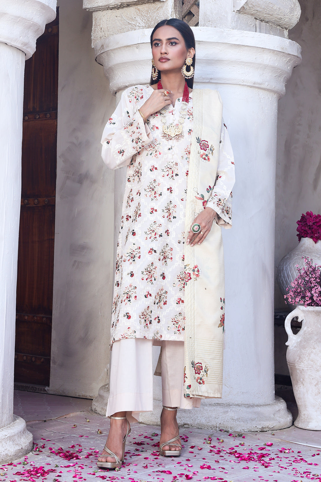 3 Piece - Embroidered Lawn - 8879