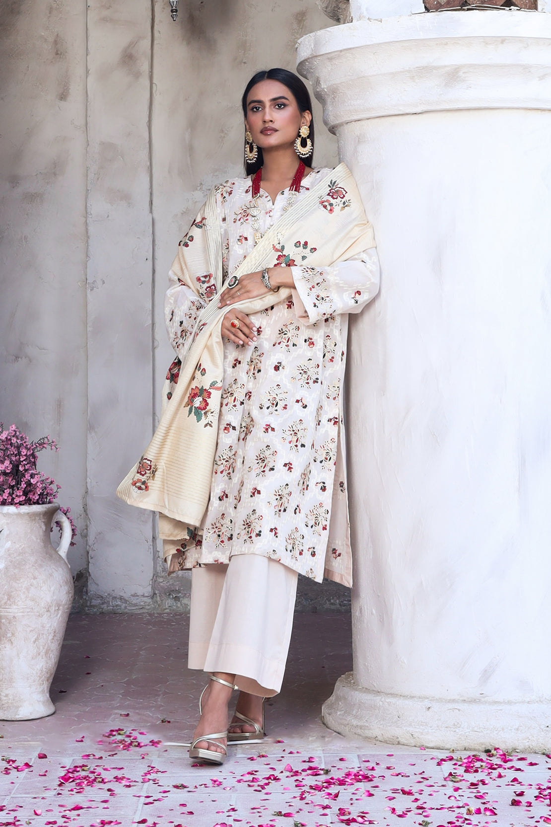 3 Piece - Embroidered Lawn - 8879