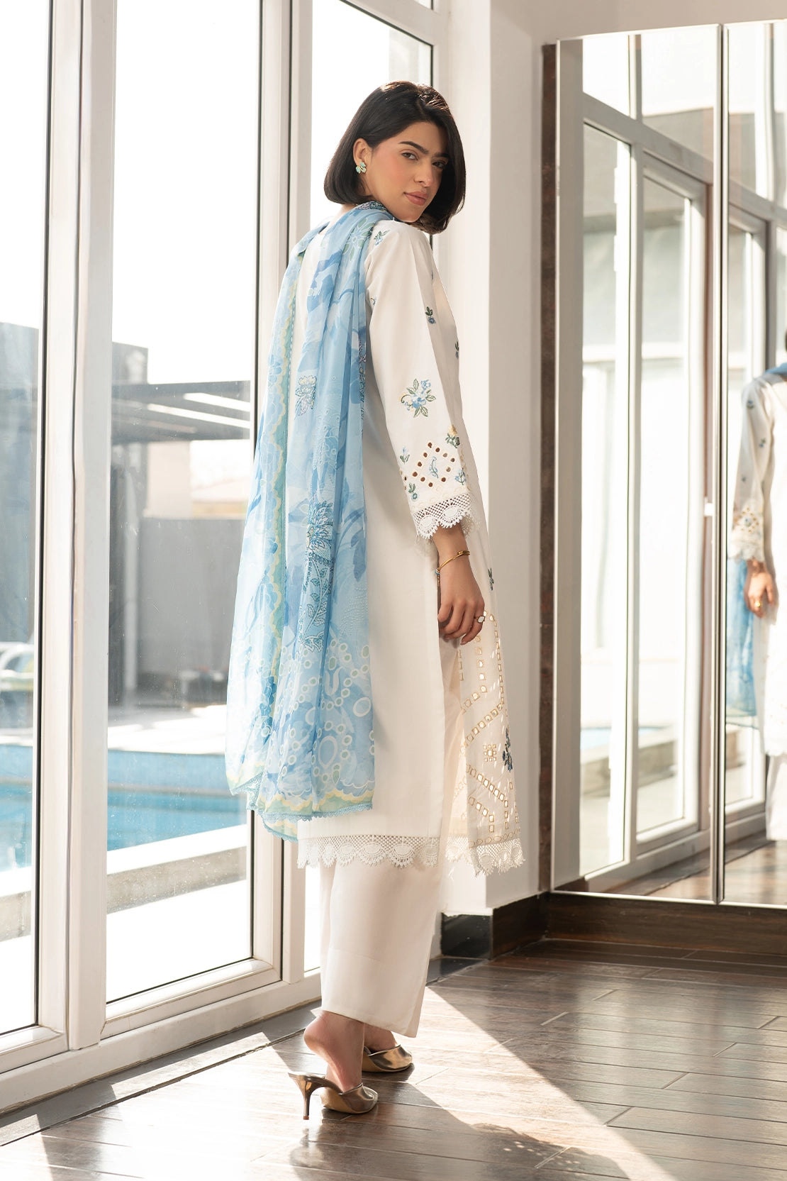 3 Piece - Premium Embroidered Lawn - 3764