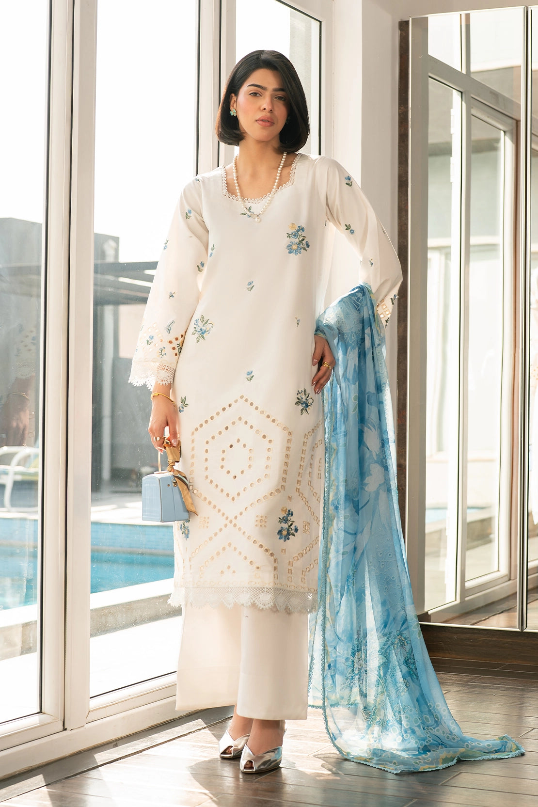 3 Piece - Premium Embroidered Lawn - 3764