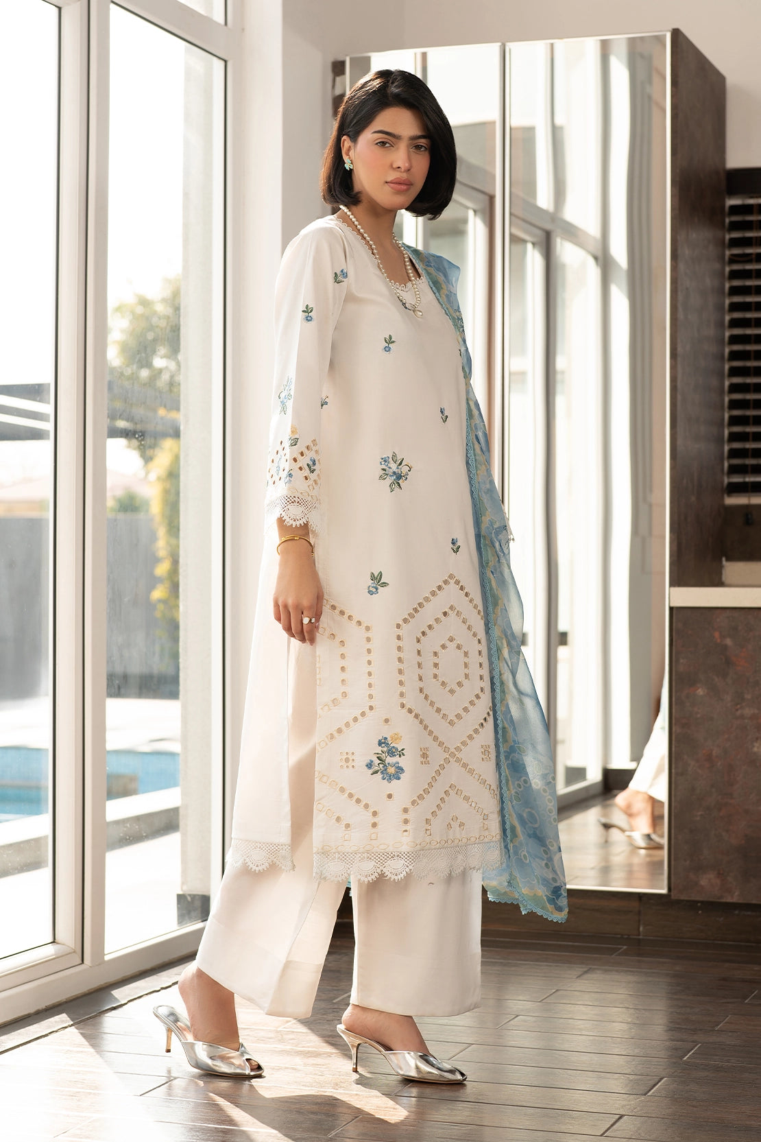 3 Piece - Premium Embroidered Lawn - 3764