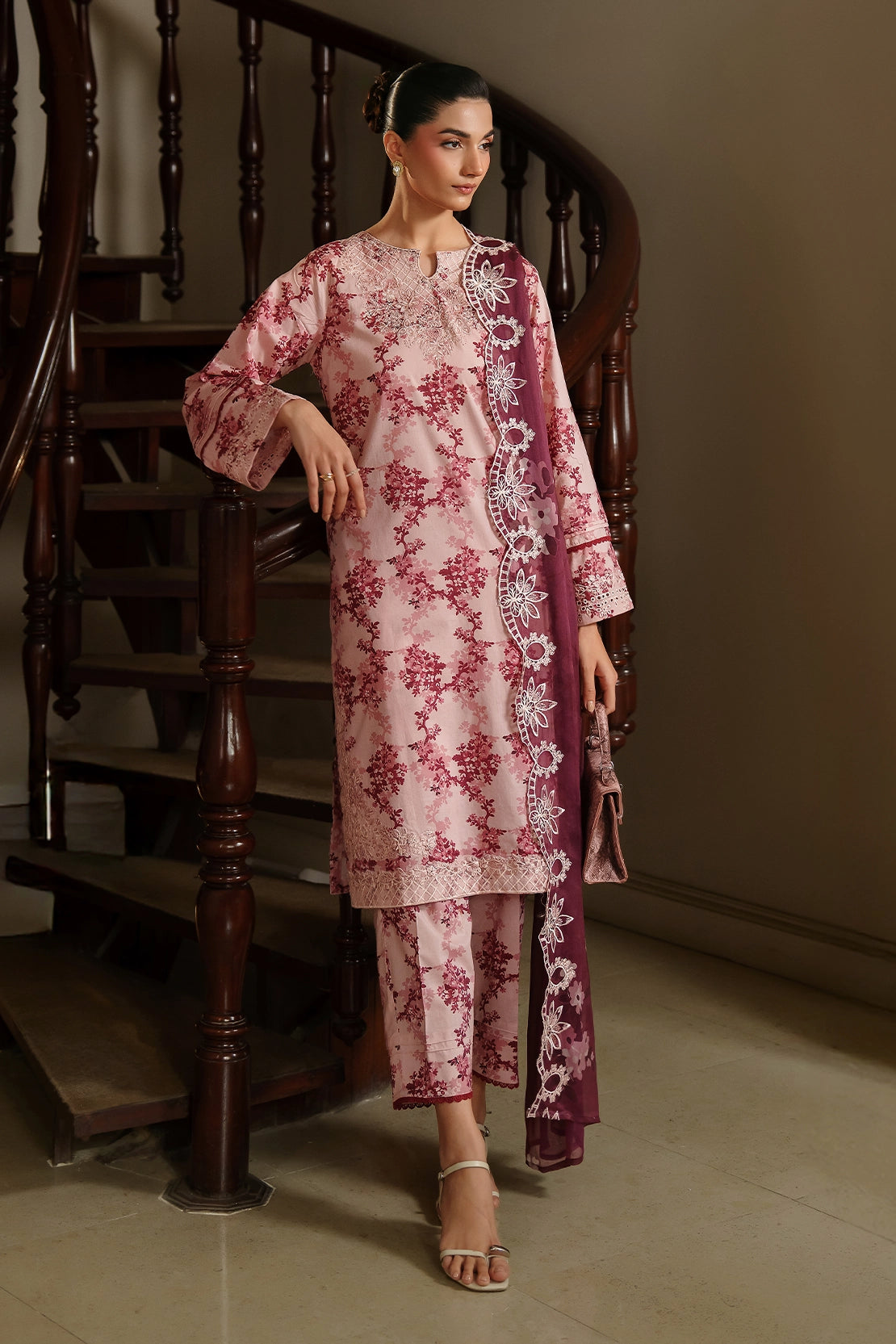 3 Piece - Luxury Embroidered Lawn - 1002
