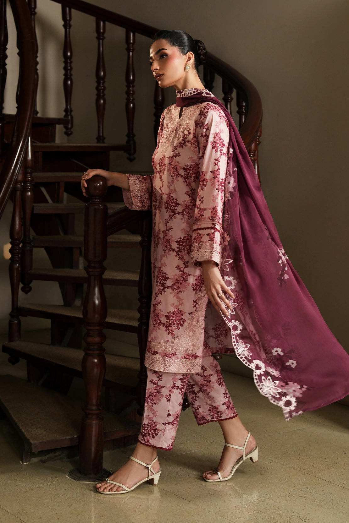 3 Piece - Luxury Embroidered Lawn - 1002