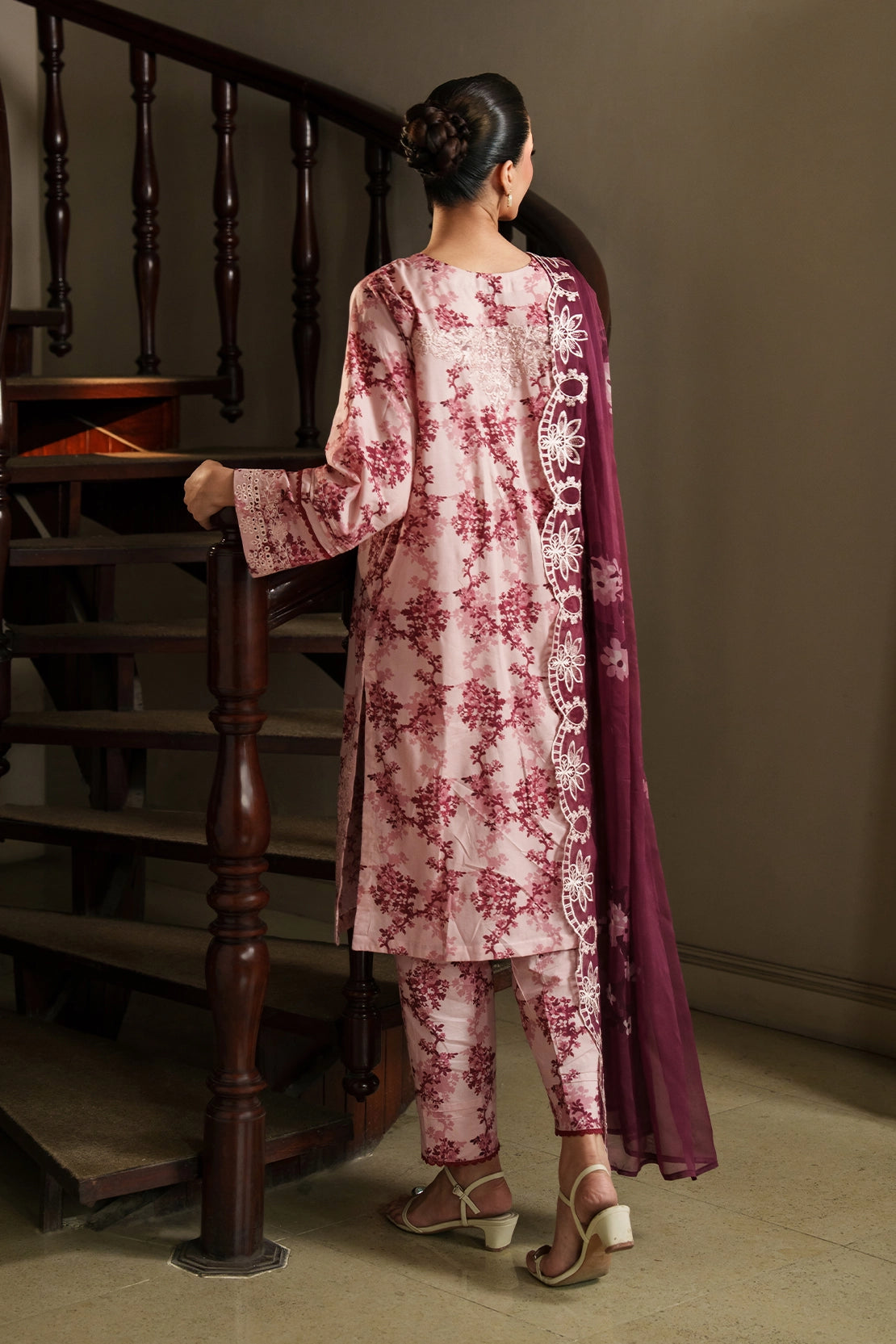 3 Piece - Luxury Embroidered Lawn - 1002