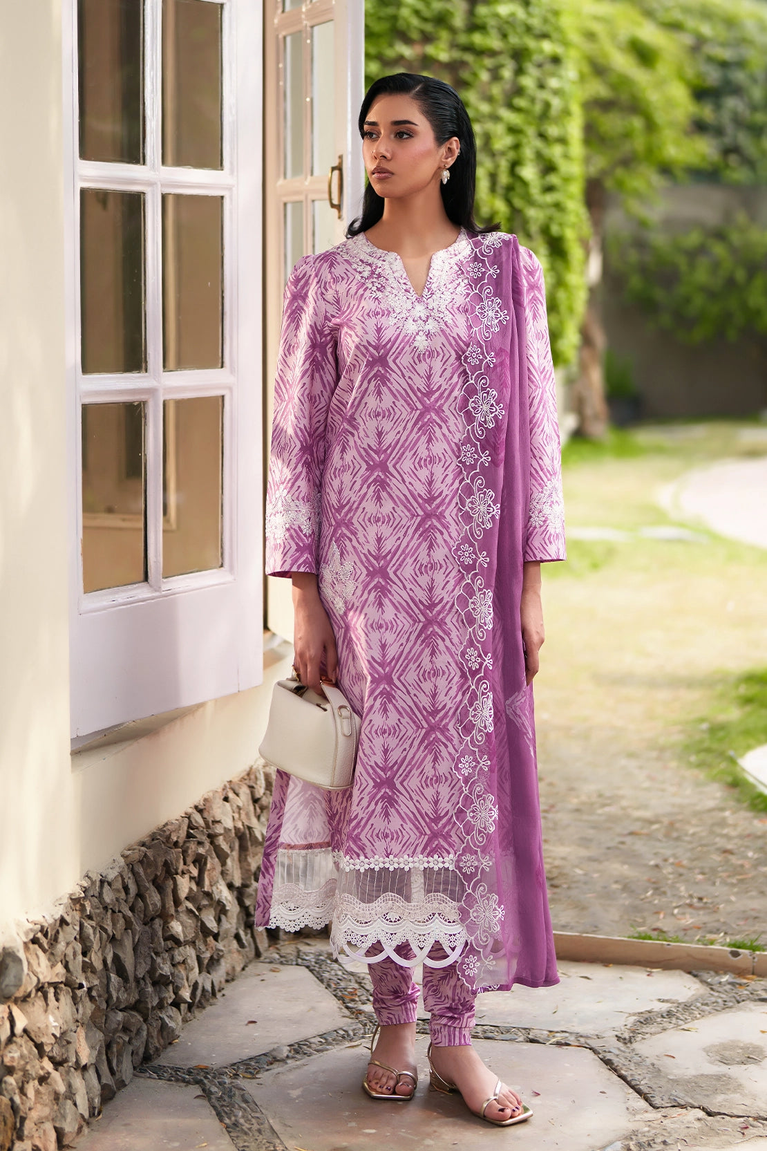 3 Piece - Luxury Embroidered Lawn - 1004