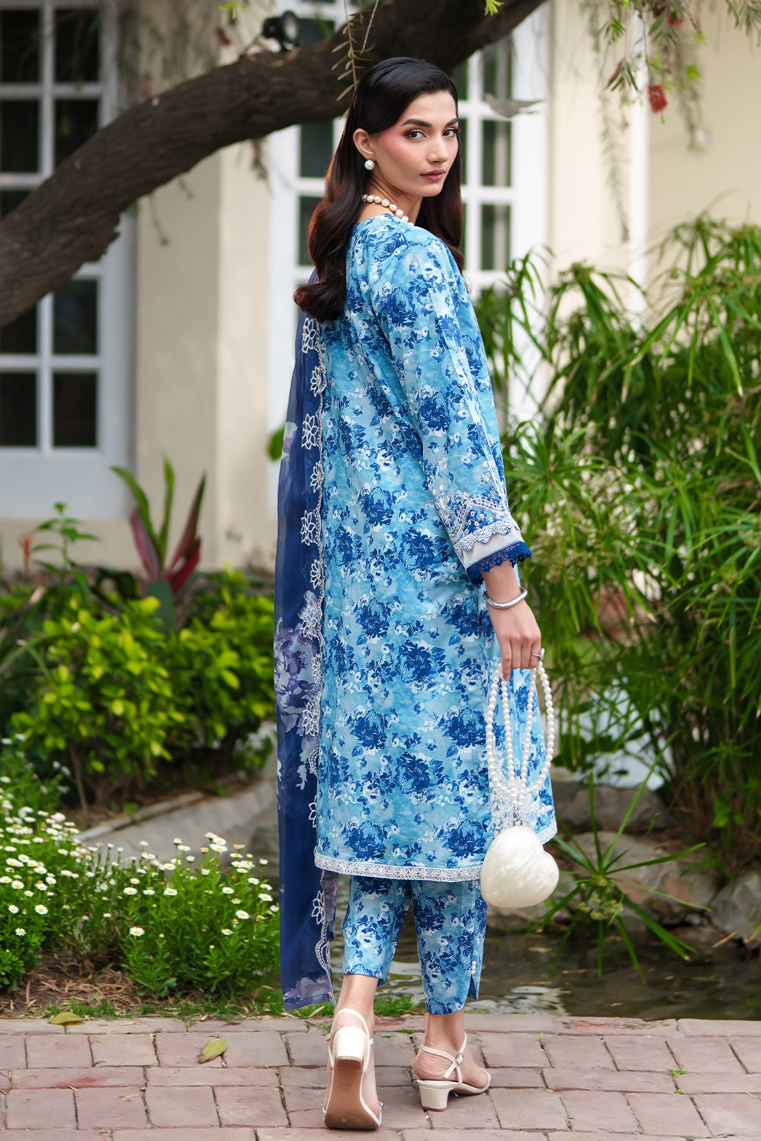 3 Piece - Luxury Embroidered Lawn - 1008