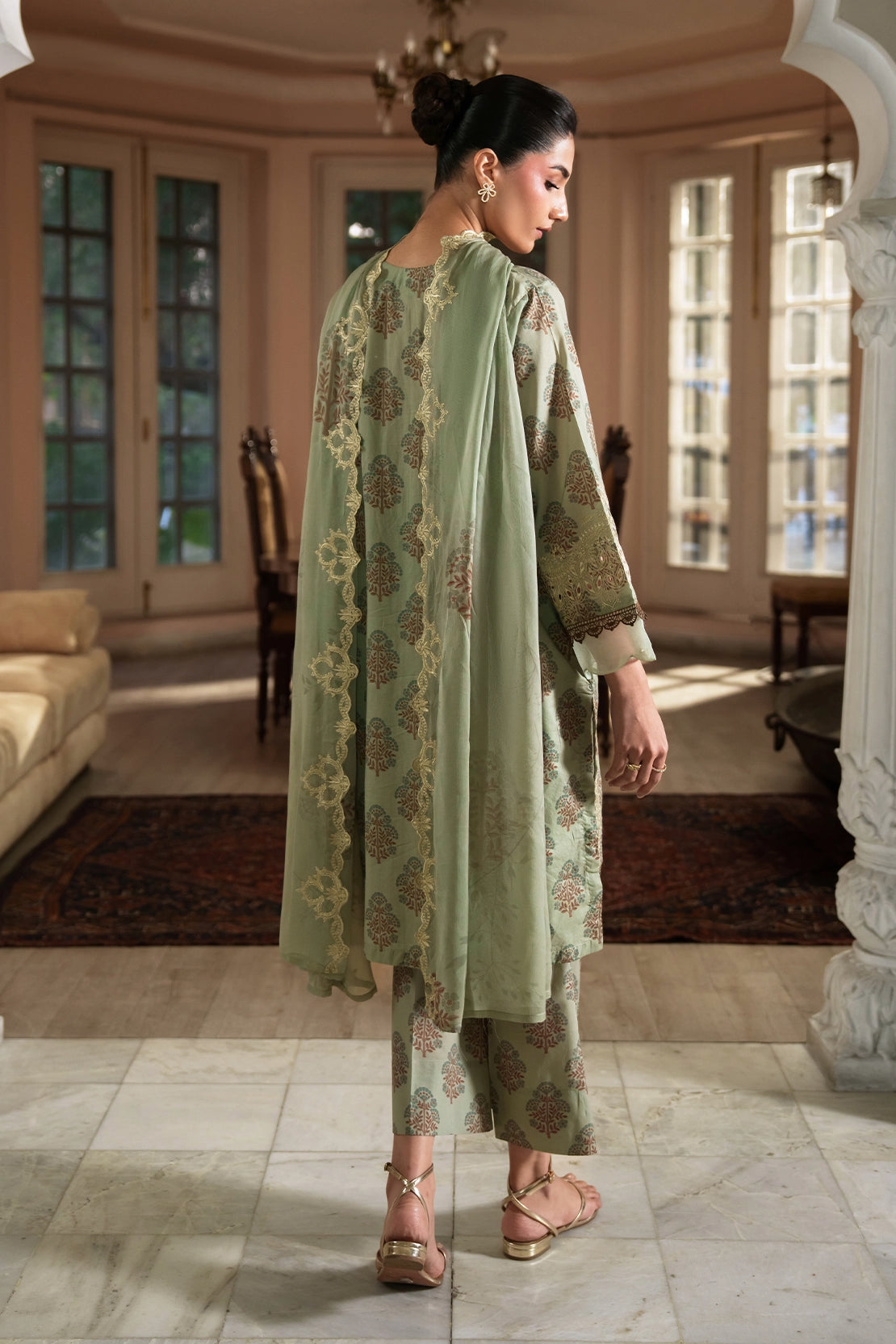 3 Piece - Luxury Embroidered Lawn - 1009