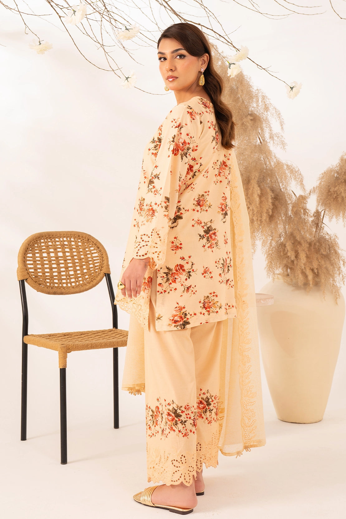 3 Piece - Premium Embroidered Lawn - 562