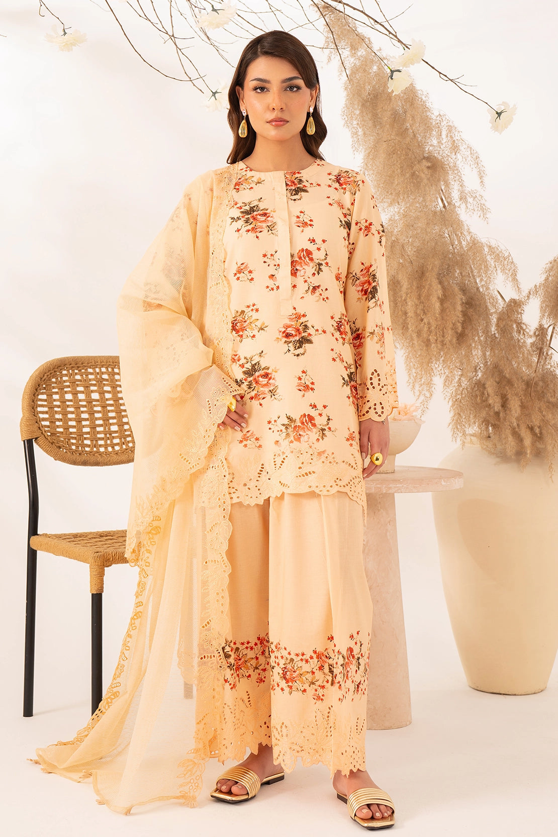 3 Piece - Premium Embroidered Lawn - 562
