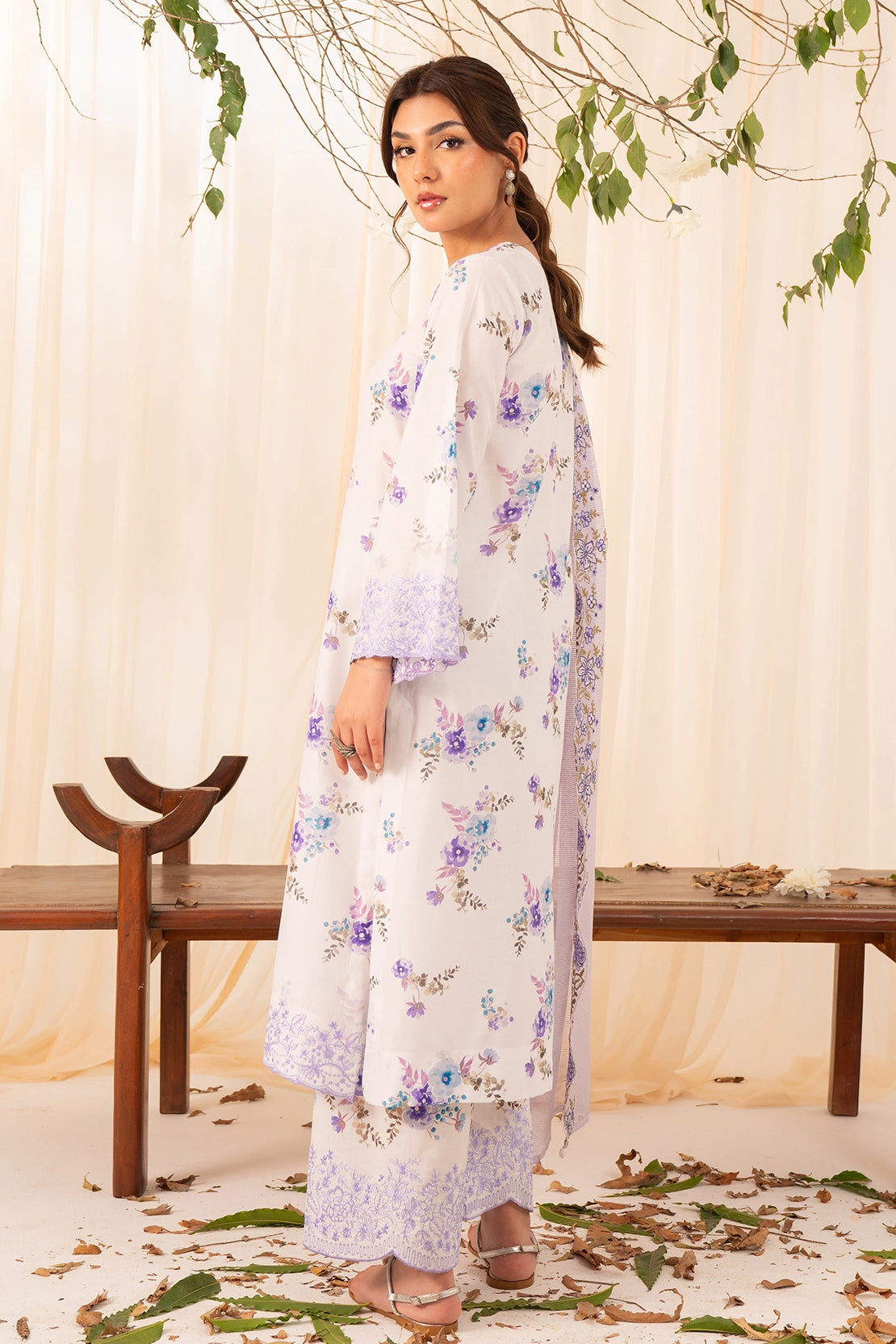 3 Piece - Premium Embroidered Lawn - 564