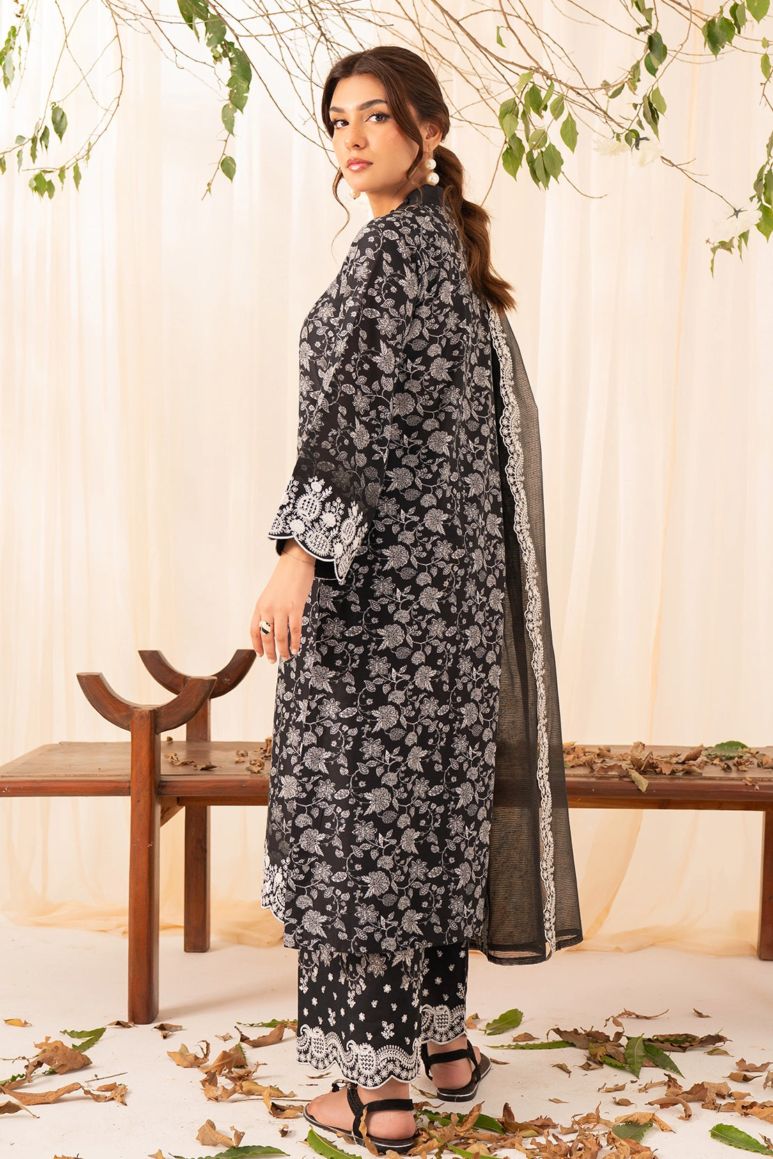 3 Piece - Premium Embroidered Lawn - 568
