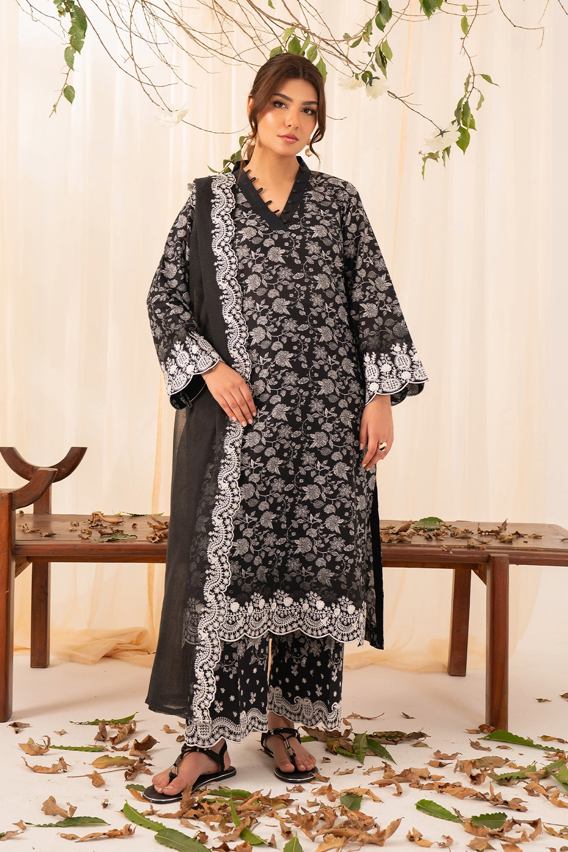 3 Piece - Premium Embroidered Lawn - 568