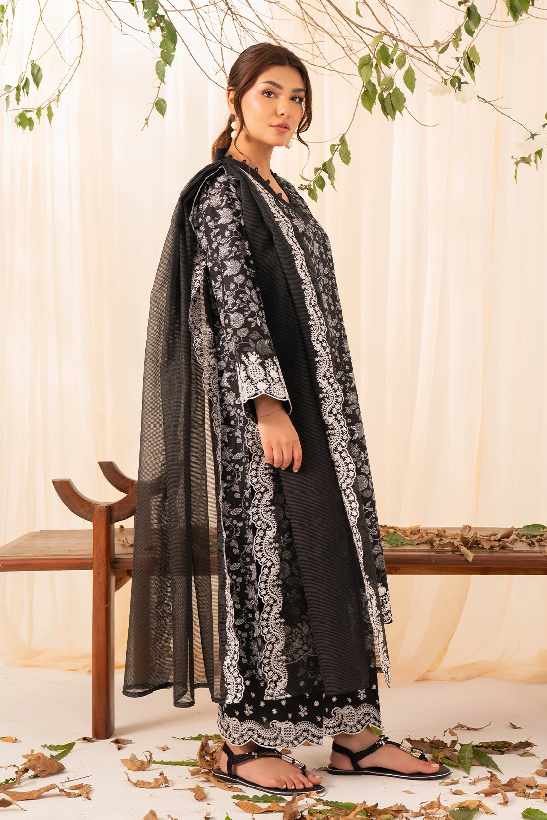 3 Piece - Premium Embroidered Lawn - 568