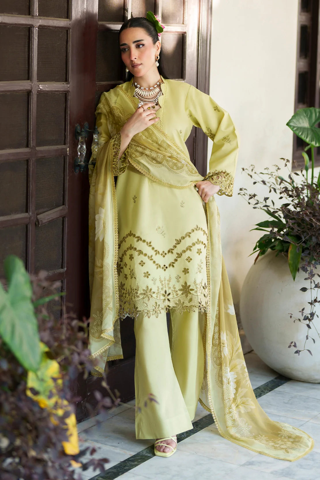 3 Piece - Luxury Embroidered Lawn - 3702