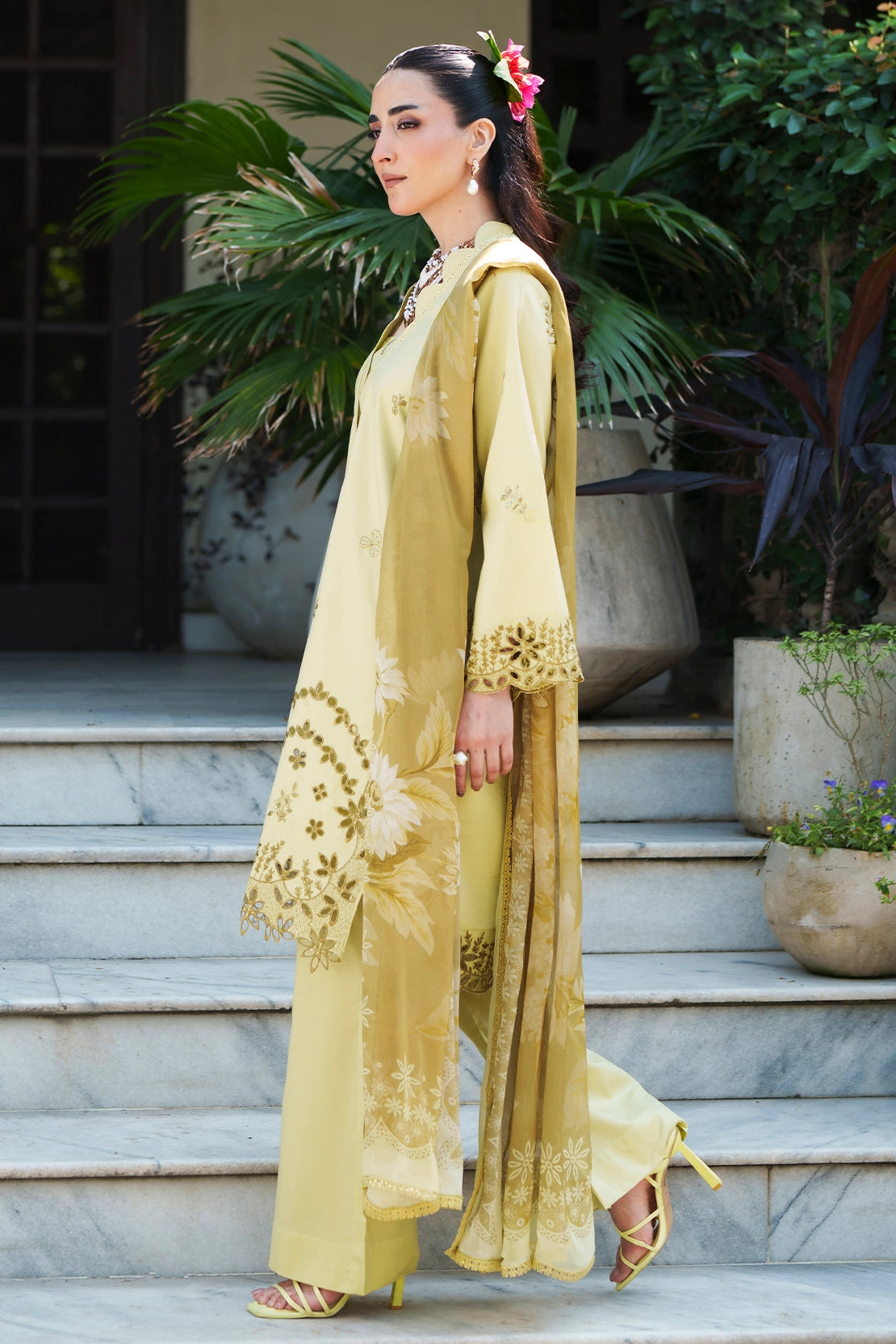 3 Piece - Luxury Embroidered Lawn - 3702