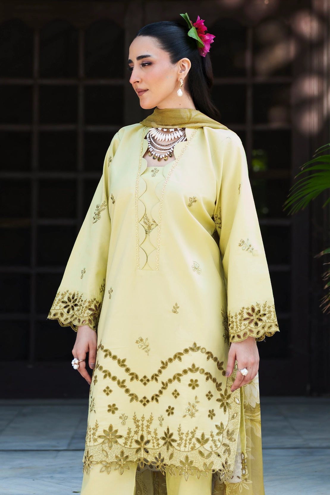 3 Piece - Luxury Embroidered Lawn - 3702
