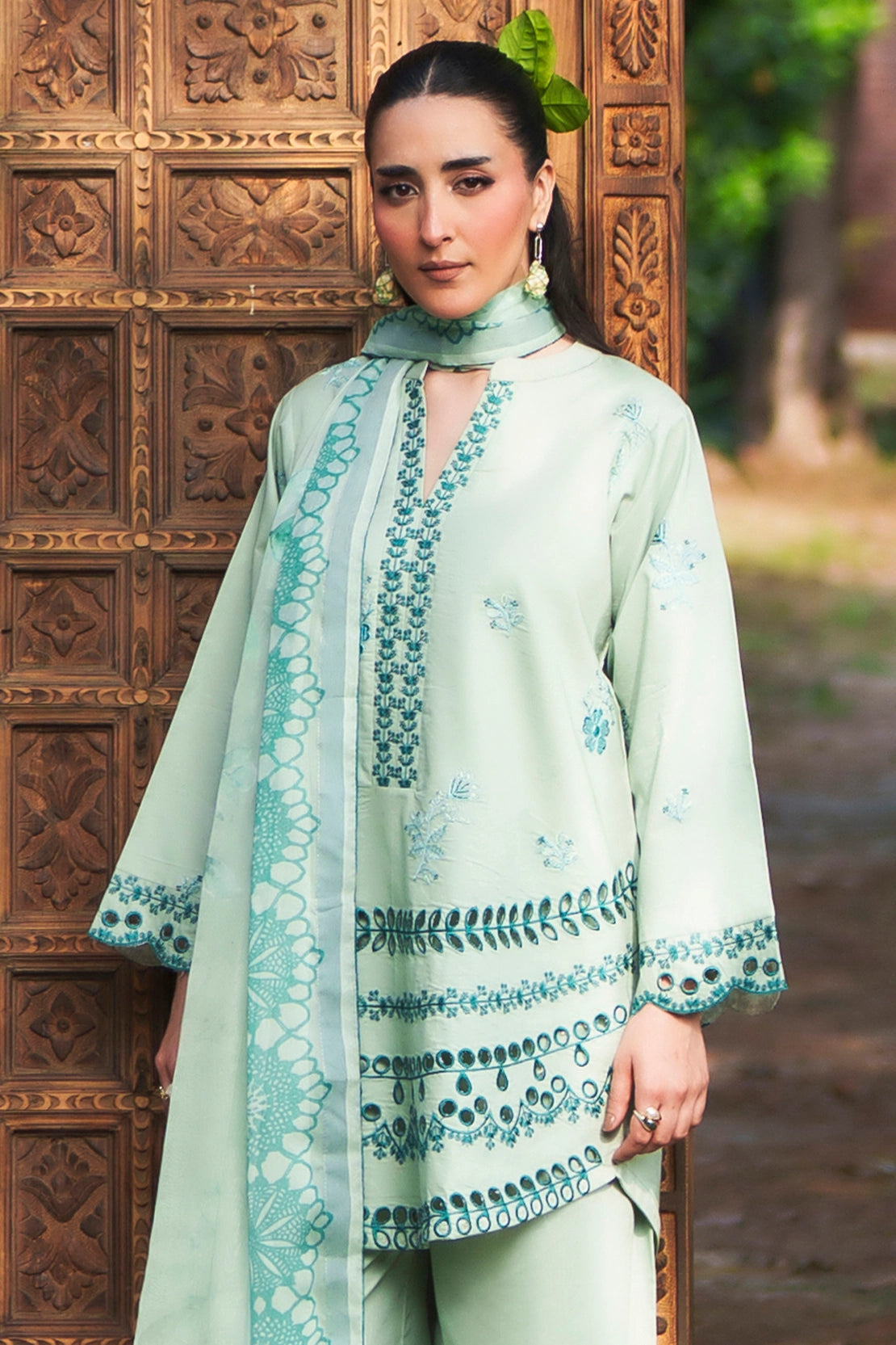 3 Piece - Luxury Embroidered Lawn - 3705