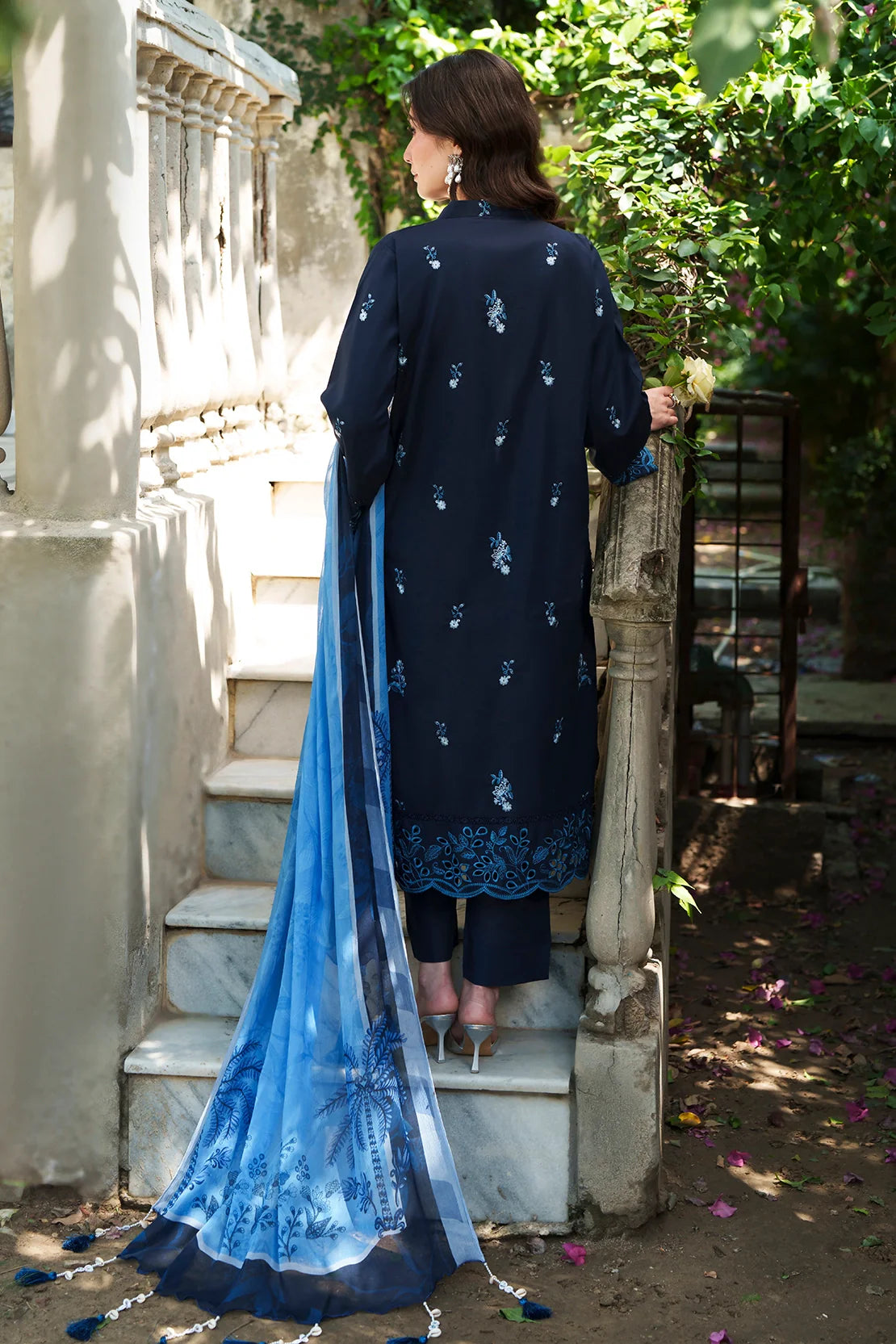 3 Piece - Luxury Embroidered Lawn - 3707