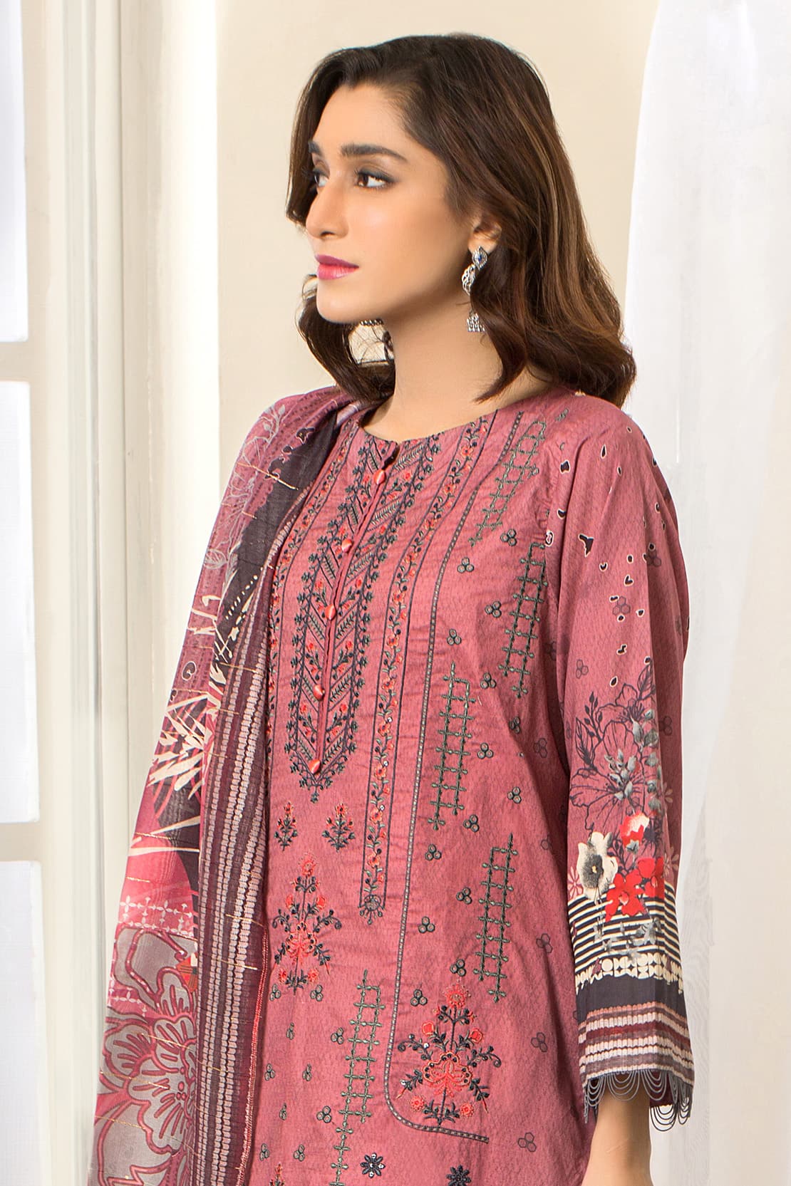 3 Piece – Embroidered Lawn – 7422