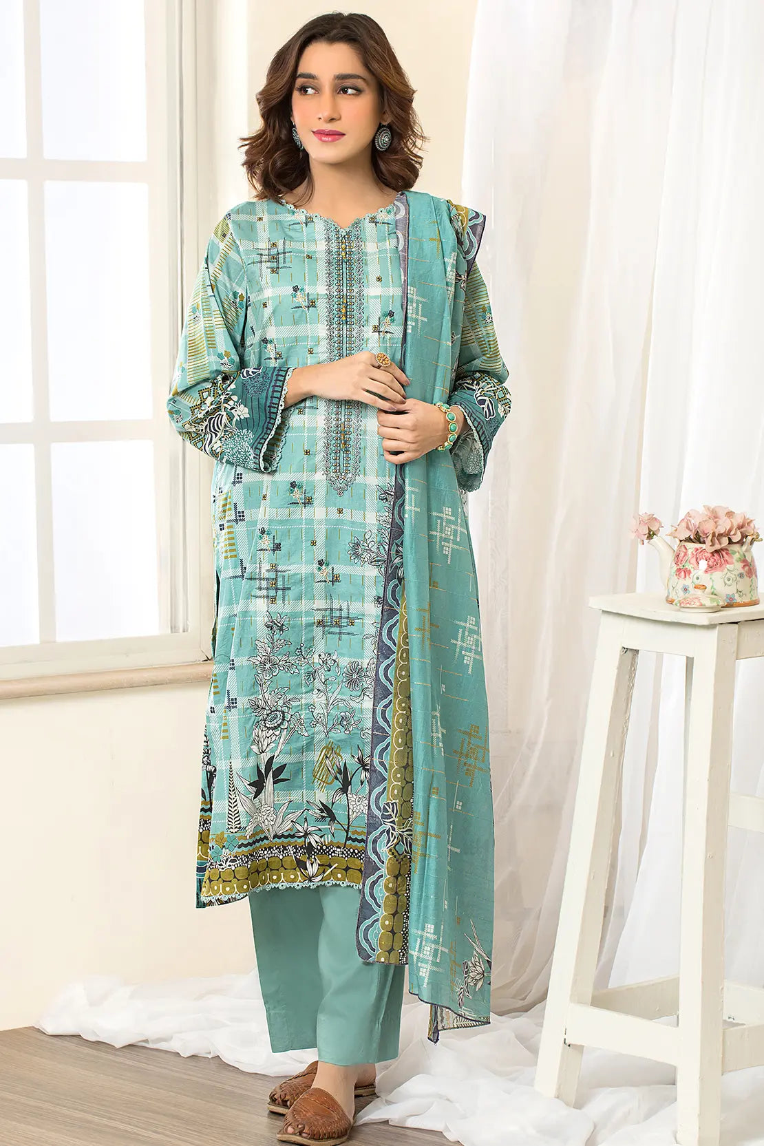3 Piece – Embroidered Lawn – 7425