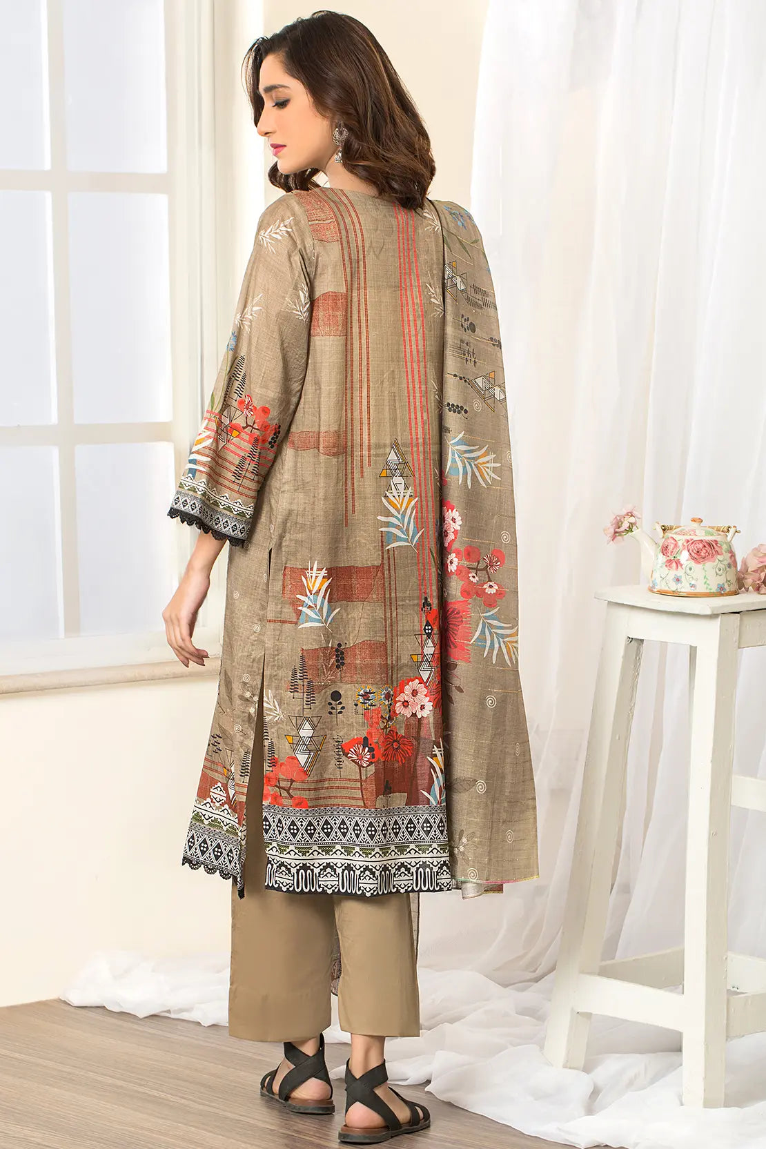 3 Piece – Embroidered Lawn – 7427