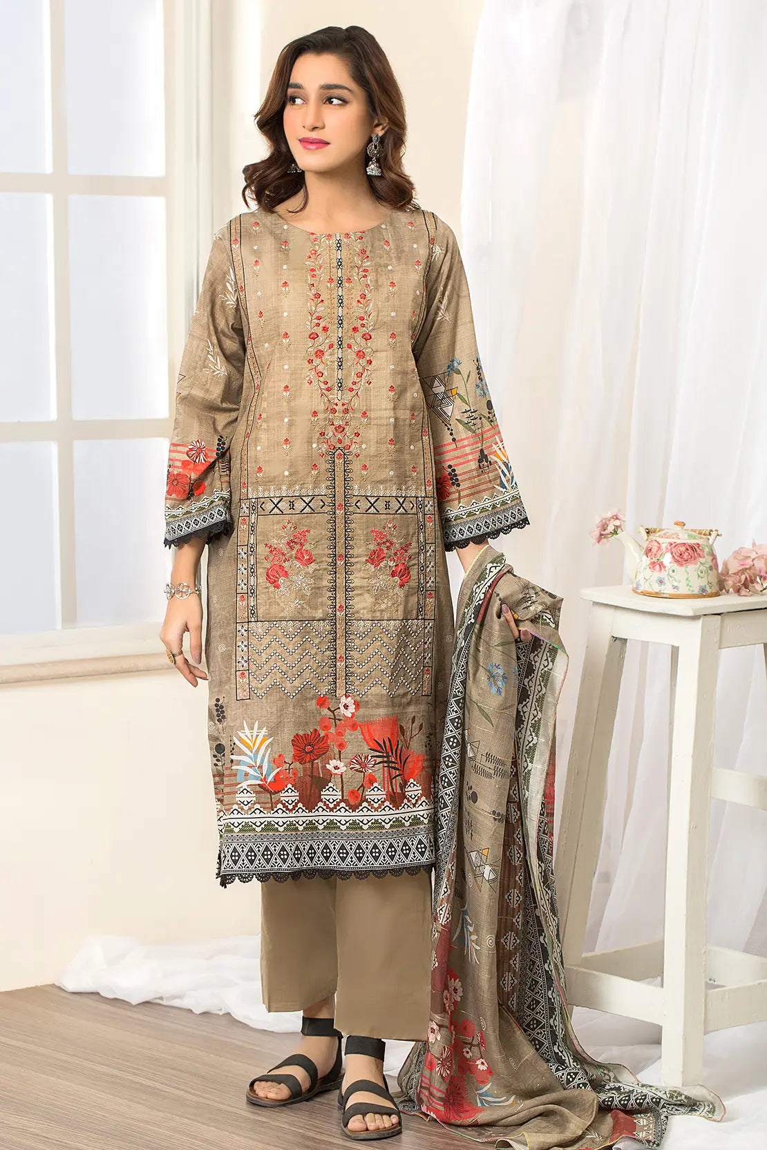 3 Piece – Embroidered Lawn – 7427