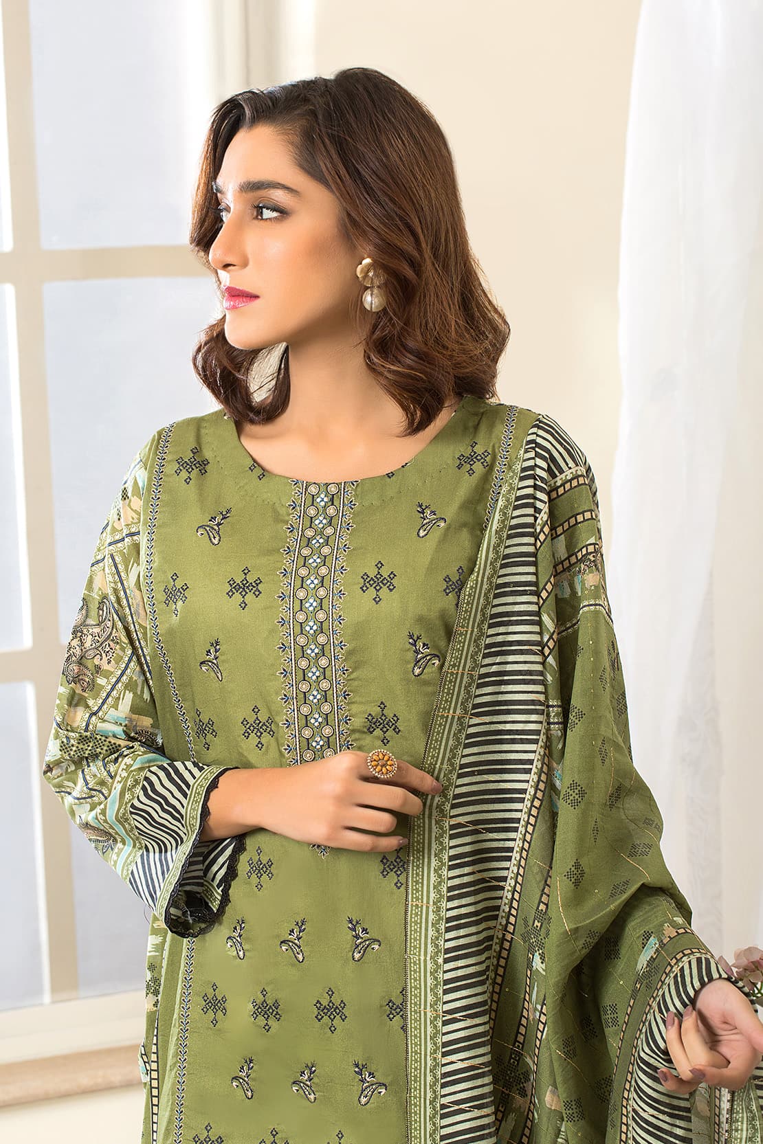 3 Piece – Embroidered Lawn – 7428