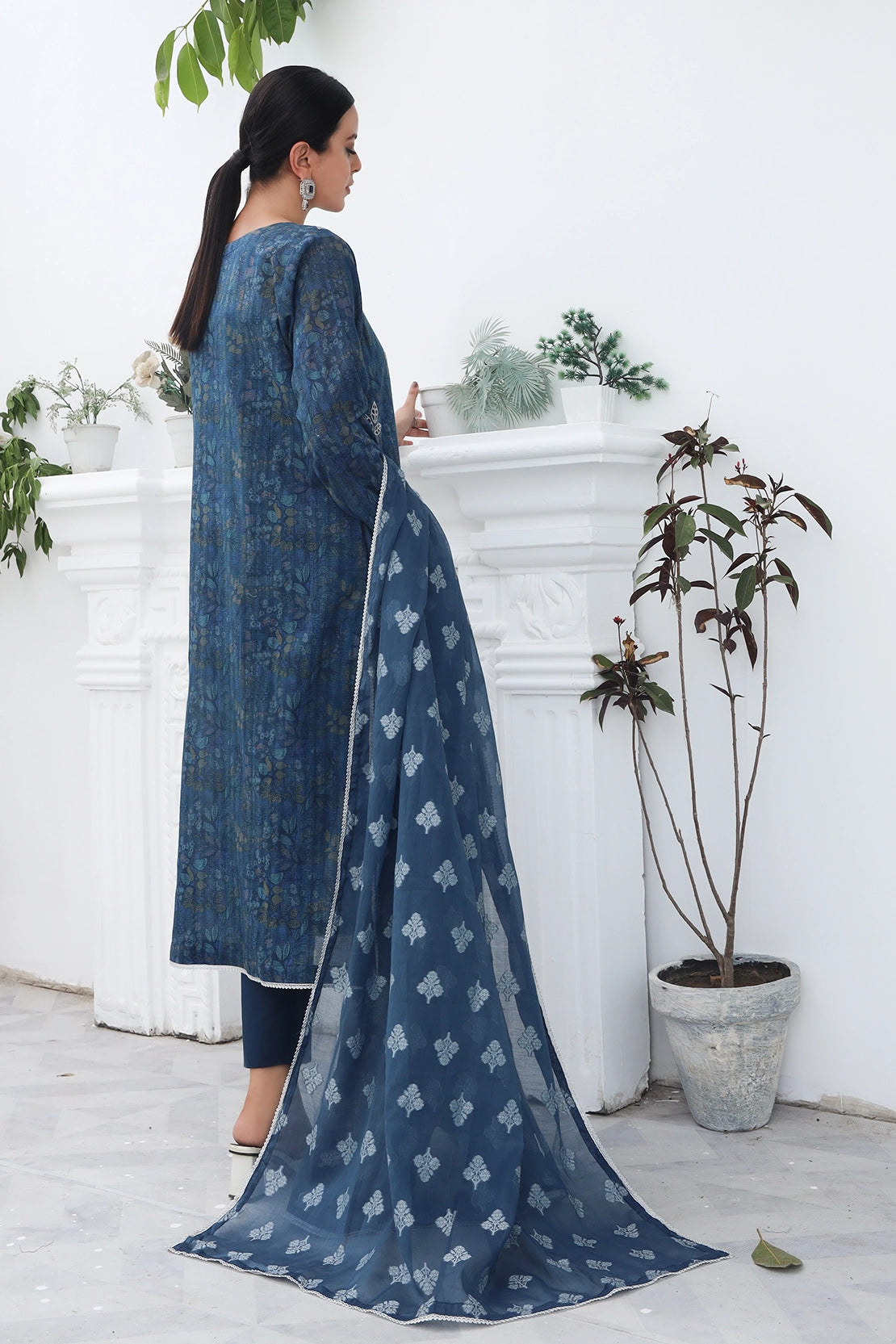 3 Piece - Embroidered Lawn - 8932