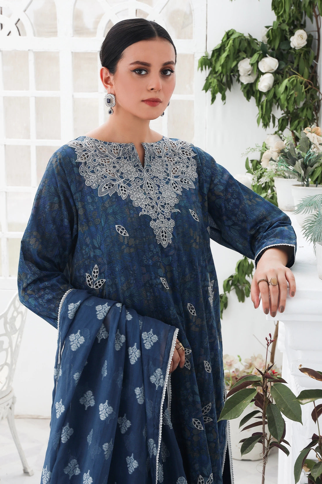 3 Piece - Embroidered Lawn - 8932