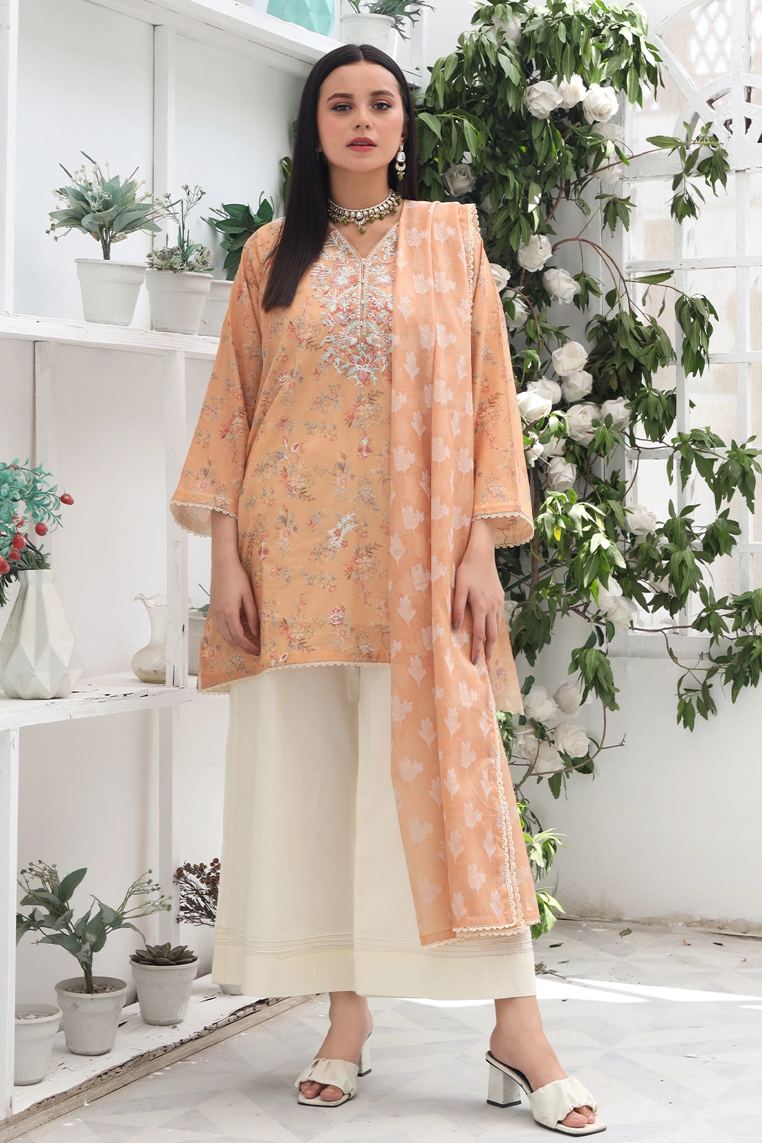 3 Piece - Embroidered Lawn - 8933