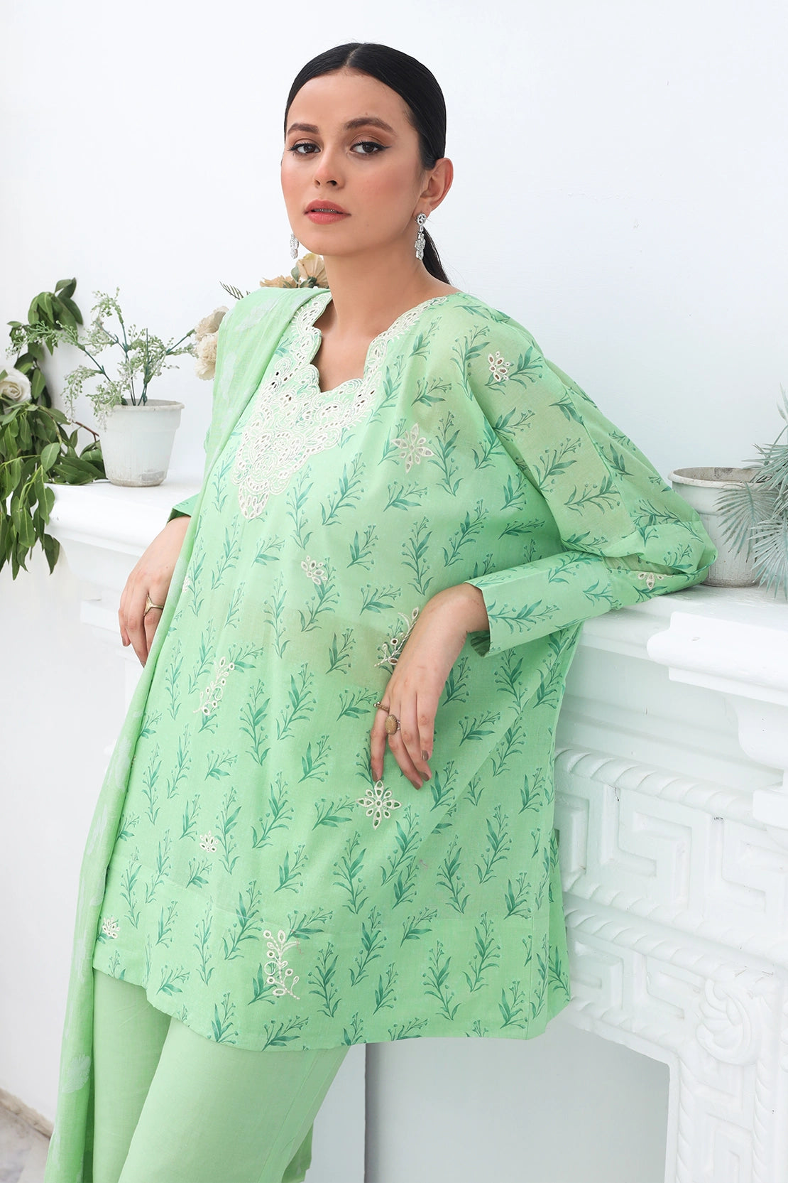 3 Piece - Embroidered Lawn - 8935