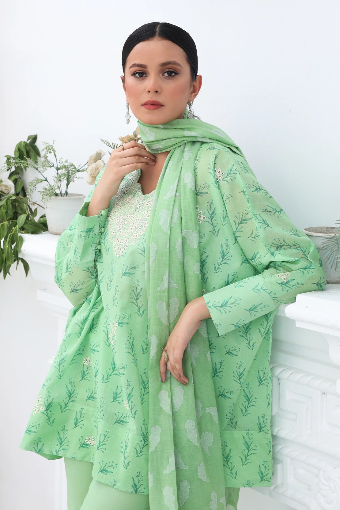 3 Piece - Embroidered Lawn - 8935