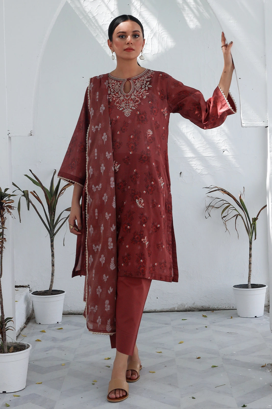 3 Piece - Embroidered Lawn - 8936