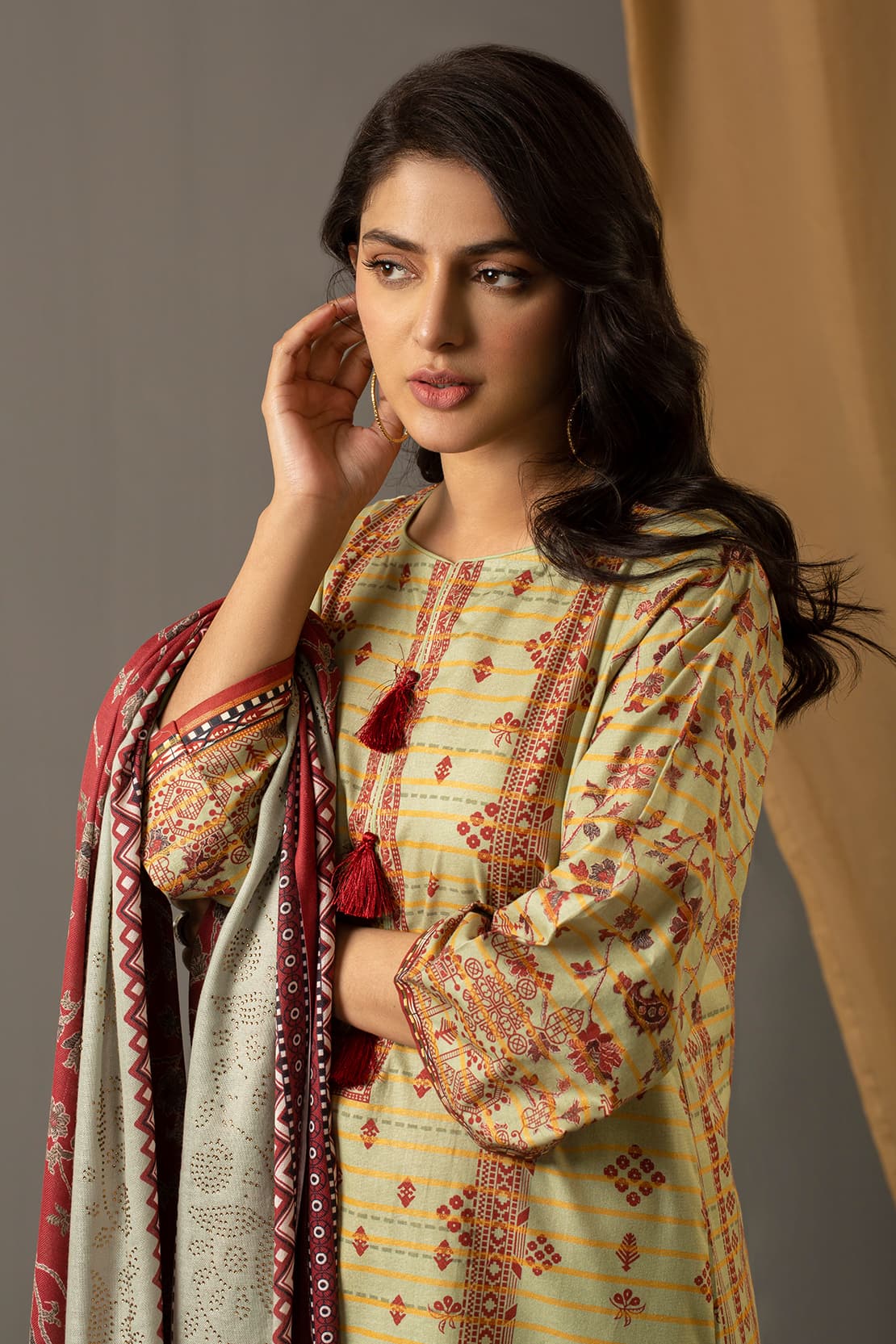 3 Piece – Premium Printed Khadar – 8350