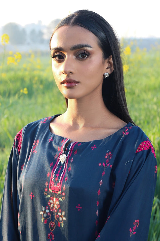 1 Piece - Digitally Printed Lawn - 8824