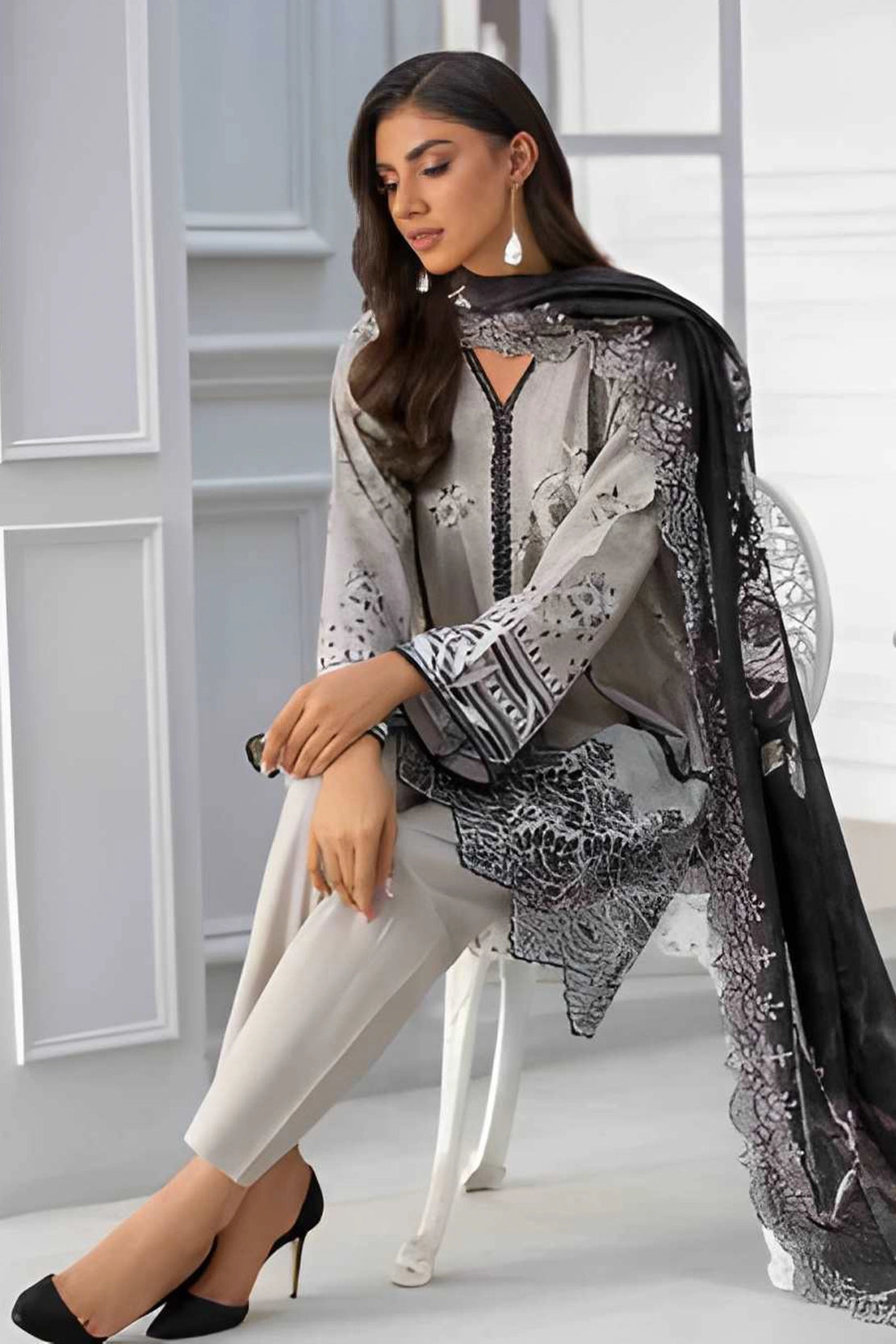 3 Piece - Embroidered Lawn - 9194