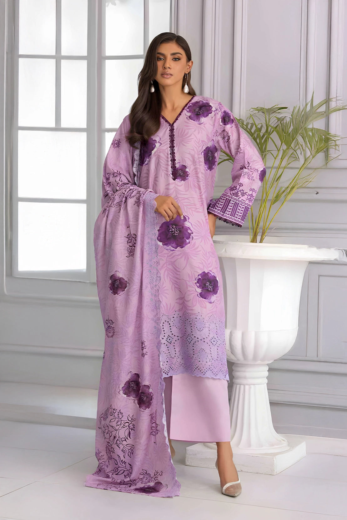 3 Piece - Embroidered Lawn - 9195