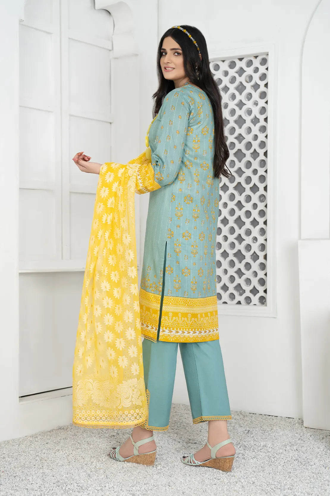 3 Piece – Embroidered Lawn – 6744