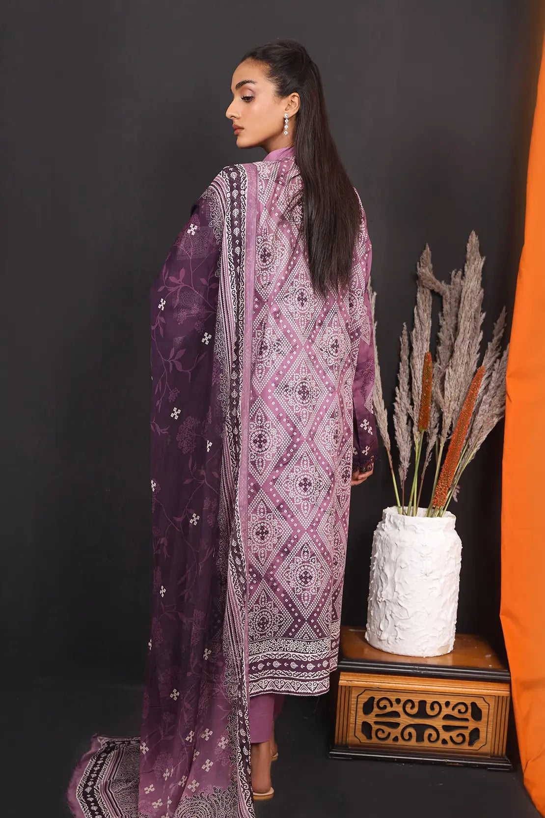 3 Piece - Embroidered Lawn - 8137