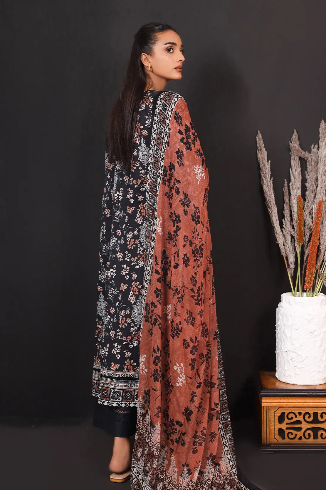 3 Piece - Embroidered Lawn - 8138
