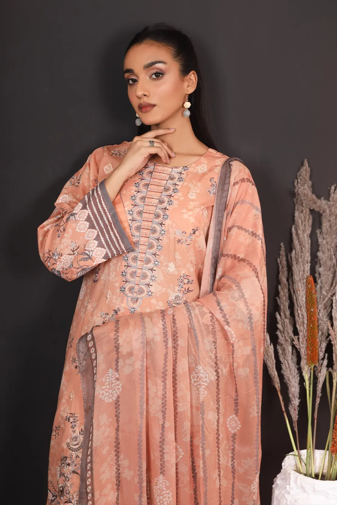 3 Piece - Embroidered Lawn - 8139