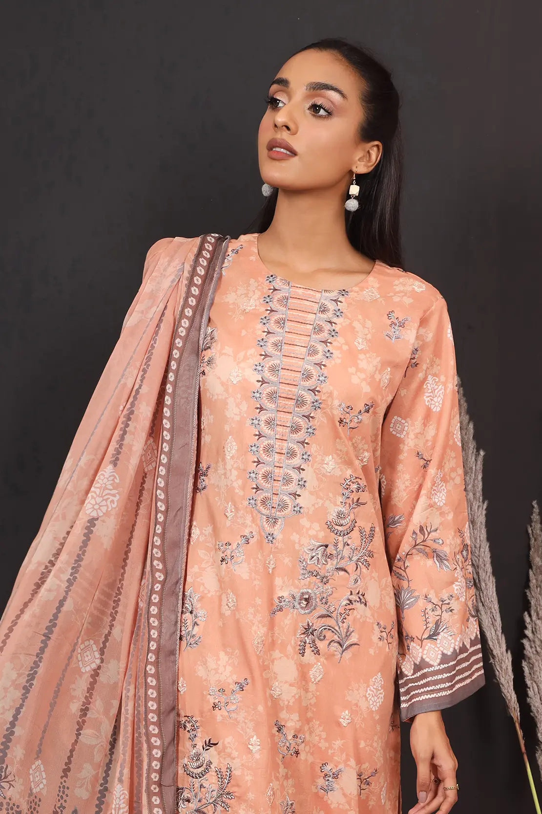 3 Piece - Embroidered Lawn - 8139