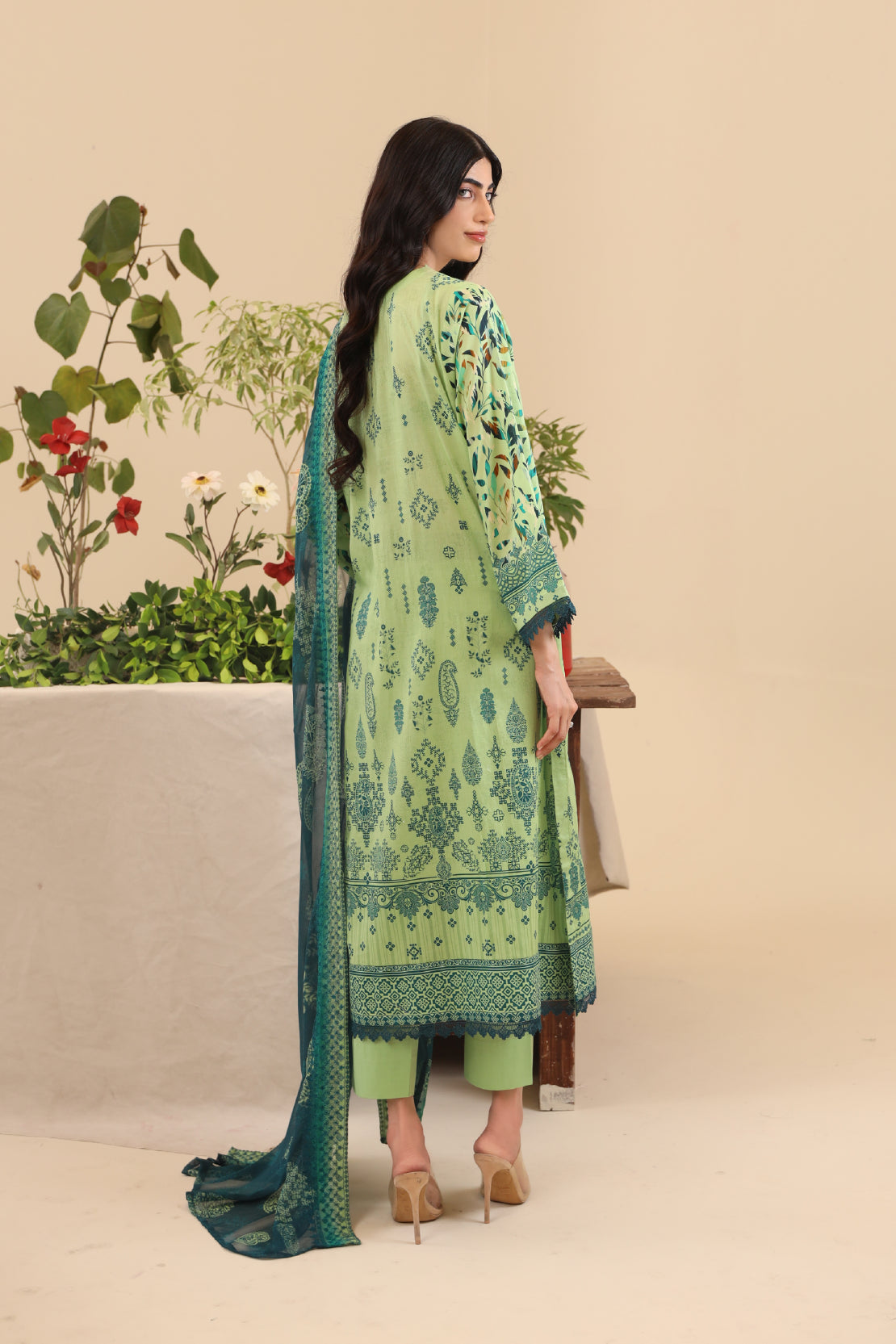 3 Piece - Premium Embroidered Lawn - 9121