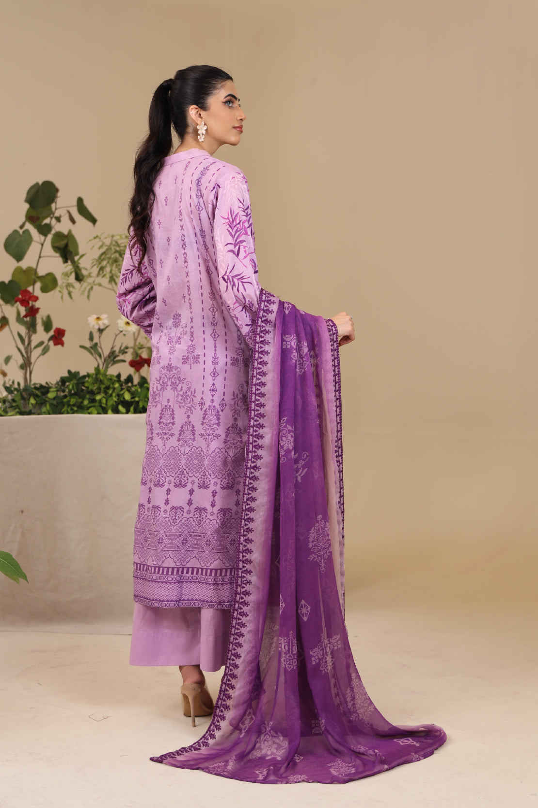 3 Piece - Premium Embroidered Lawn - 9123