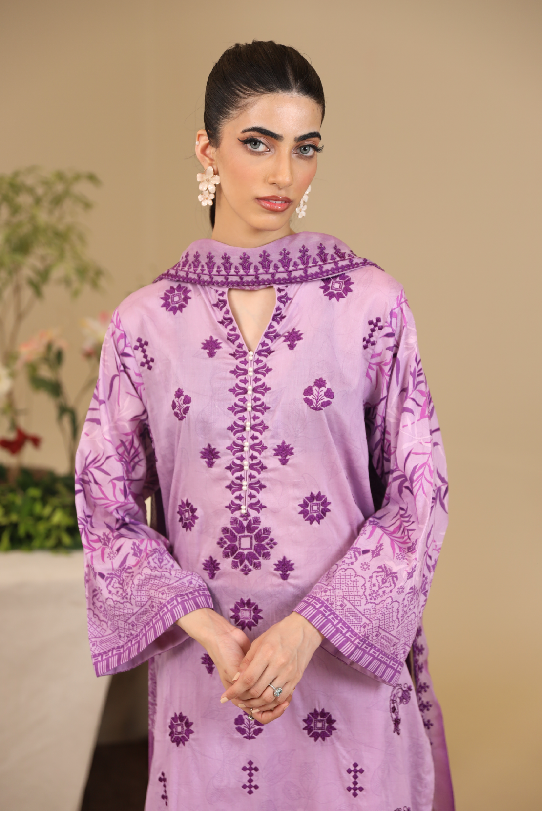 3 Piece - Premium Embroidered Lawn - 9123